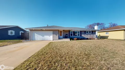 1112 6th St SE, Mason City, IA 50401