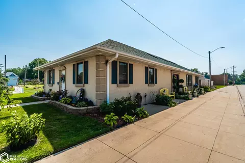 121 Elm St, Montour, IA 50173