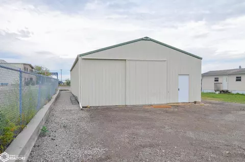 524 N Front St, Montezuma, IA 50171 photo 2
