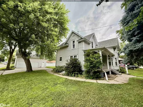 713 S 8th St, Clear Lake, IA 50428