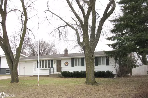 110 Cresthaven Ct, Forest City, IA 50436