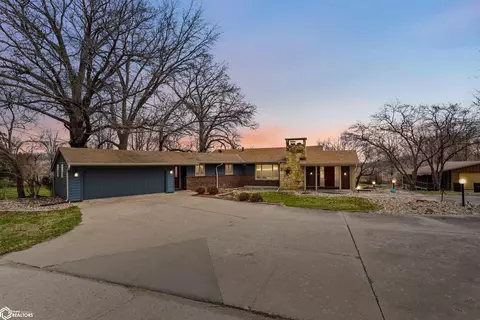 1818 Wiese Garden Rd, Marshalltown, IA 50158