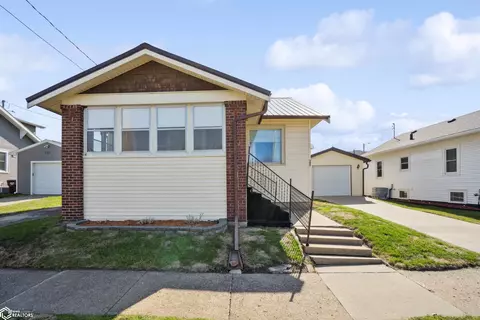 105 N 11th St, Marshalltown, IA 50158