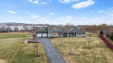 8 Cedar Ridge Ct, Ventura, IA 50482