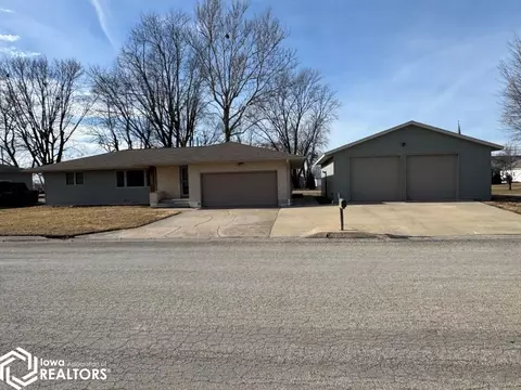 106 6th St, West Point, IA 52656