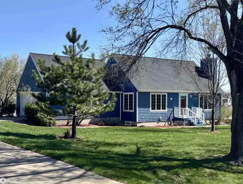 2101 Silverlakes Cir, Fairfield, IA 52556