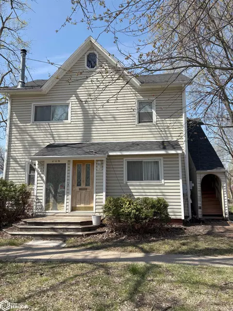 206 S 4th St, Fairfield, IA 52556