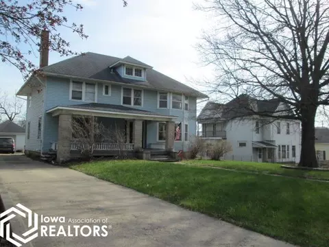 824 Woodlawn Avevnue, Chariton, IA 50049