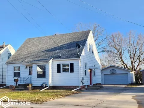 921 15th St NE, Mason City, IA 50401