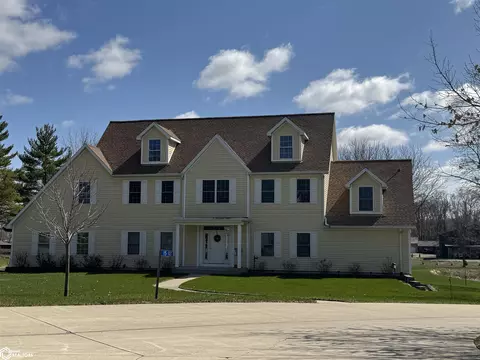 15127 Dove Cir, Clear Lake, IA 50428