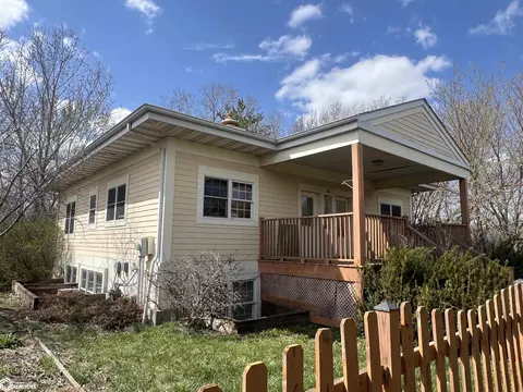 2006 Radiance Cir, Fairfield, IA 52556