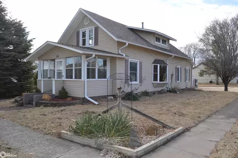 305 E Spring St, Manly, IA 50456