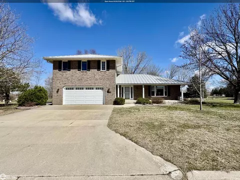2302 16th Ave N, Clear Lake, IA 50428