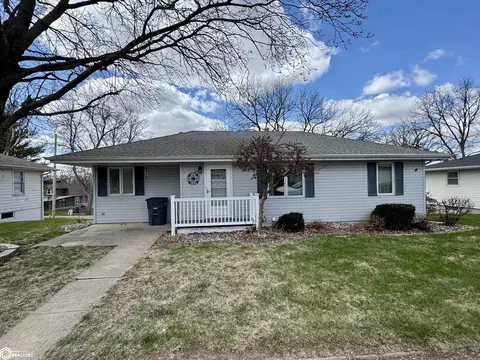 107 Knutsen St, Exira, IA 50076
