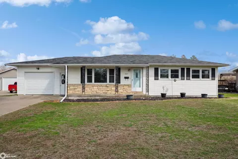 205 9th St, West Point, IA 52656
