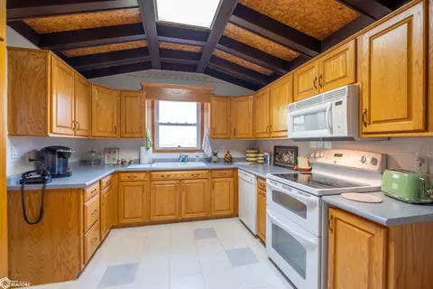 402 E Grundy Ave, Conrad, IA 50621 photo 9