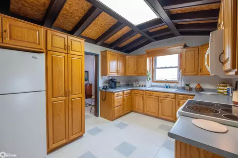 402 E Grundy Ave, Conrad, IA 50621 photo 10