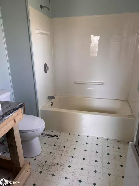 Bath - 505 Park Ave, Lorimor, IA 50149 photo 3 of 4