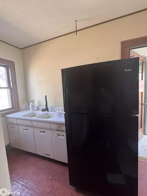 Kitchen - 505 Park Ave, Lorimor, IA 50149 photo 1 of 2