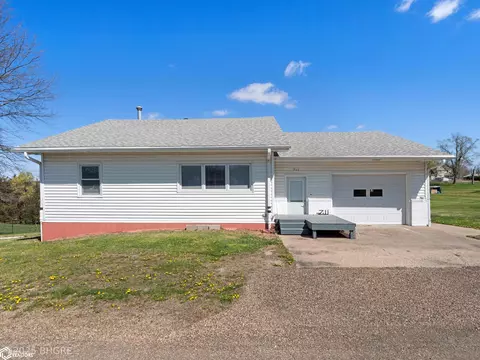711 W 21st St, Lovilia, IA 50150