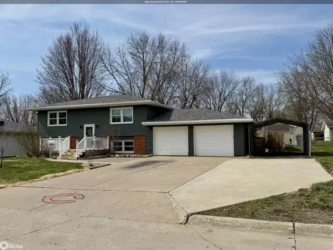 209 Windwood Dr, Carroll, IA 51401
