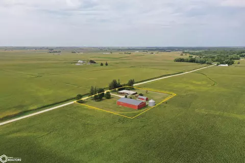 2824 212th Ave, Delhi, IA 52223