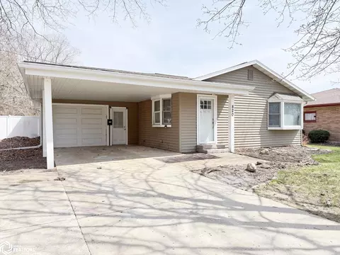 820 5th St SW, Hampton, IA 50441