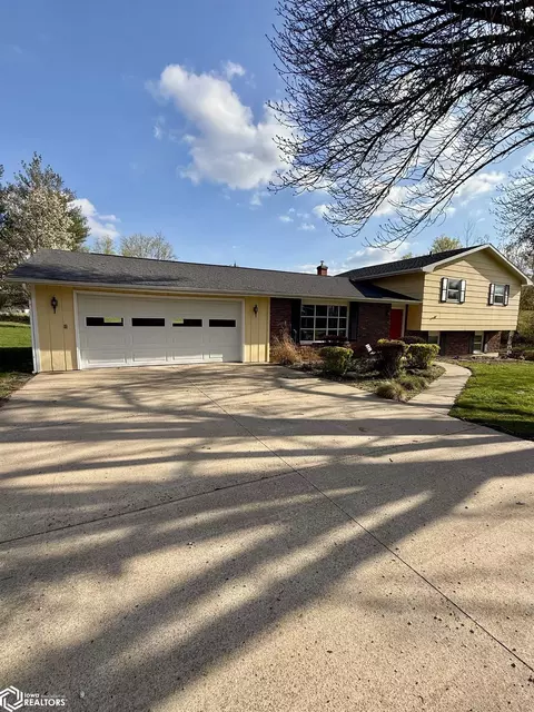 490 Windy Woods Dr, Hamilton, IL 62341