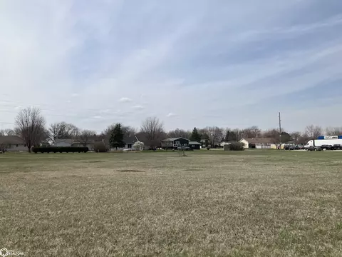 2405 15th Ave N, Clear Lake, IA 50428