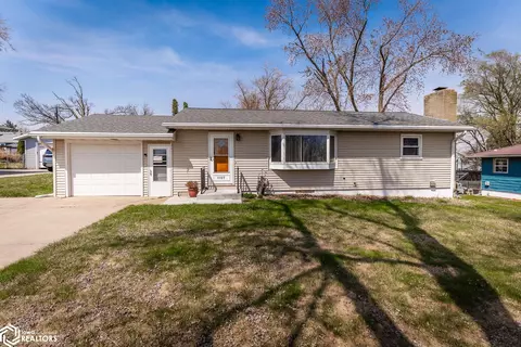 1107 Washington St, Marshalltown, IA 50158