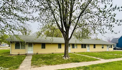 301 S 4th St S, Farmington, IA 52626