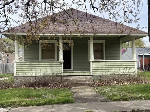 307 5th Ave E, Oskaloosa, IA 52577