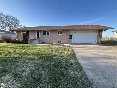 210 E 6th St, Kanawha, IA 50447