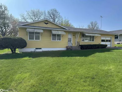1012 Hillcrest Ave, Chariton, IA 50049