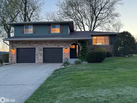 709 Jackson St, Tama, IA 52339