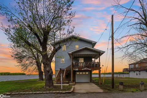 205 S Front St, Oquawka, IL 61469