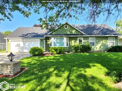 251 Parkridge Dr, Mason City, IA 50401