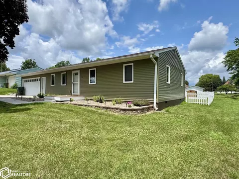 102 W Cherry St, Danville, IA 52623