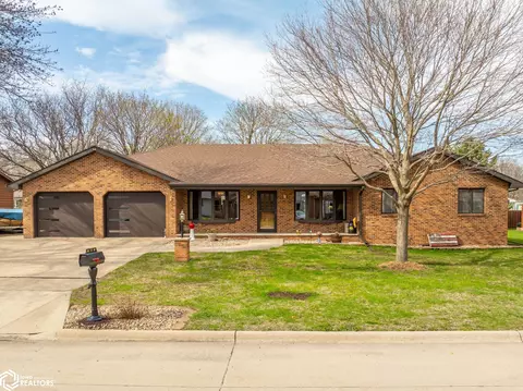 508 24th Pl SW, Mason City, IA 50401