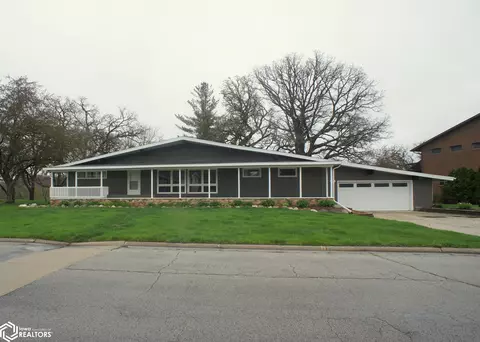 713 White Post Dr, Webster City, IA 50595