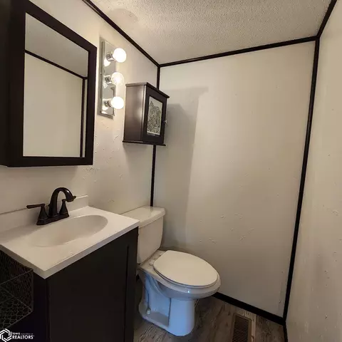 Bath - 754 S Pine St, Avoca, IA 51521 photo 1 of 3