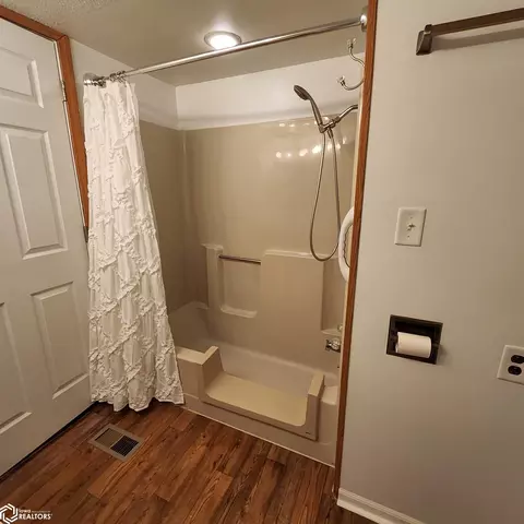 Bath - 754 S Pine St, Avoca, IA 51521 photo 3 of 3