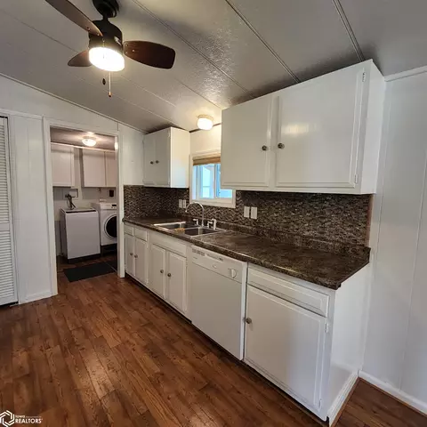 Kitchen - 754 S Pine St, Avoca, IA 51521 photo 4 of 5