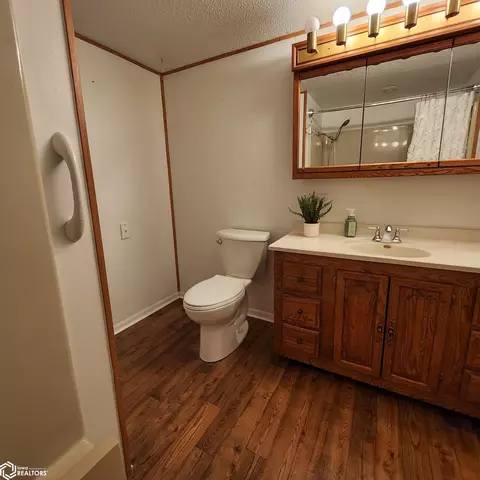 Bath - 754 S Pine St, Avoca, IA 51521 photo 2 of 3