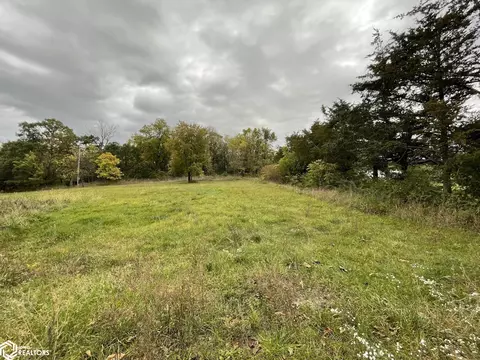 401 E Lodwick St, Mystic, IA 52574