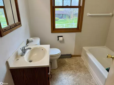 Bath - 1844 Benjamin St, Carroll, IA 51401 photo 1 of 2