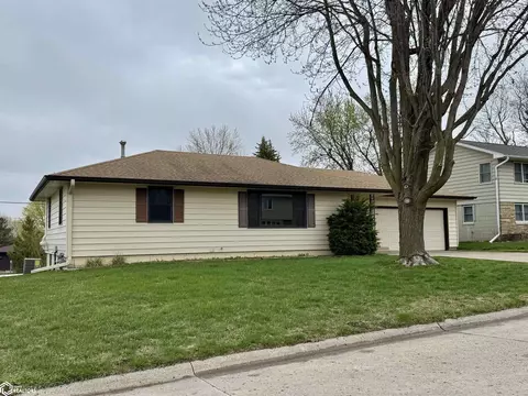1844 Benjamin St, Carroll, IA 51401