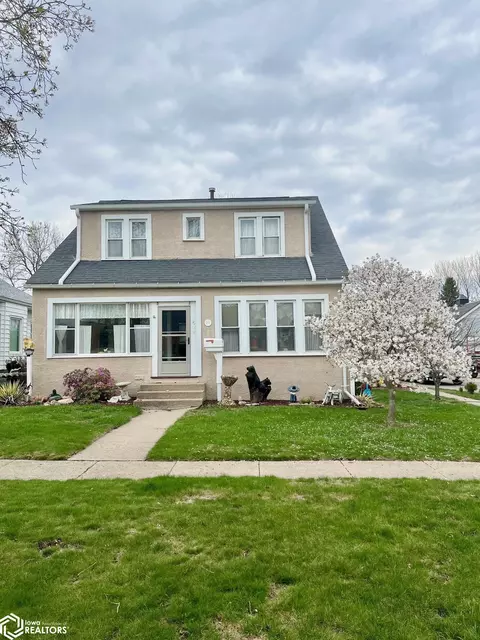 215 1st Ave NE, Clarion, IA 50525