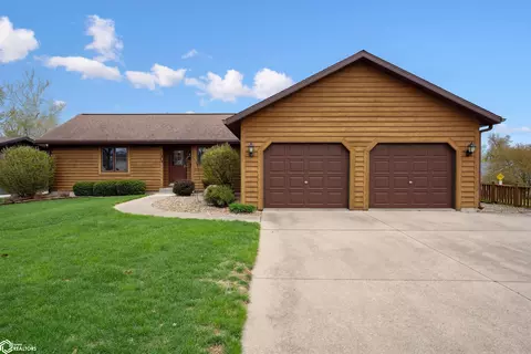 1814 S 3rd Ave, Marshalltown, IA 50158