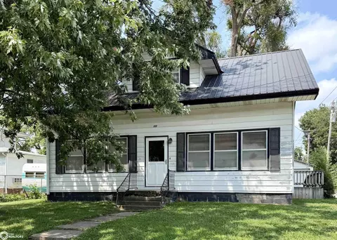813 Park Ave, Chariton, IA 50049